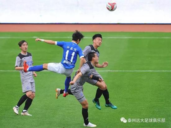 比赛进行到第4分钟,泰州远大的许嘉俊进球,场上比分1-0。