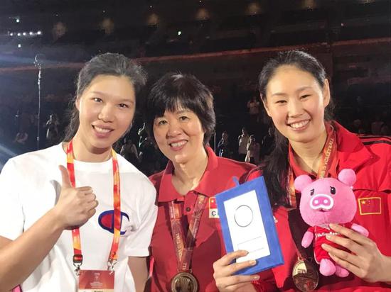 马寅:随着世锦赛的结束,2018年的中国女排就算完成了使命吧?