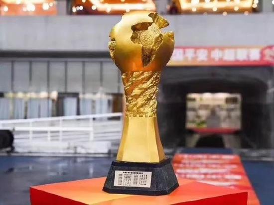 “明年我们会继续努力,为了明年的冠军去奋斗。”