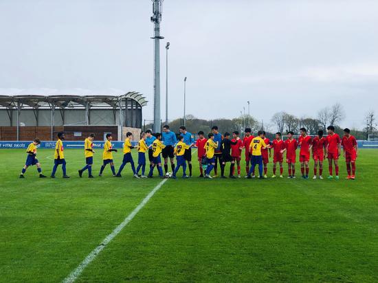 (与Stade Briochin U13队进行友谊赛)