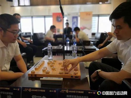 王天足球网址胜程鸣