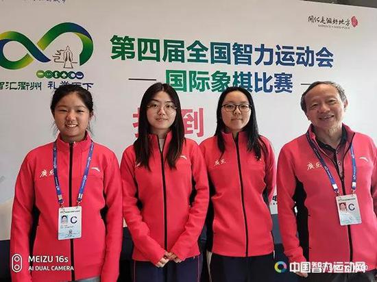 左起:于依帆、刘曼犁、杜雨馨、梁金荣