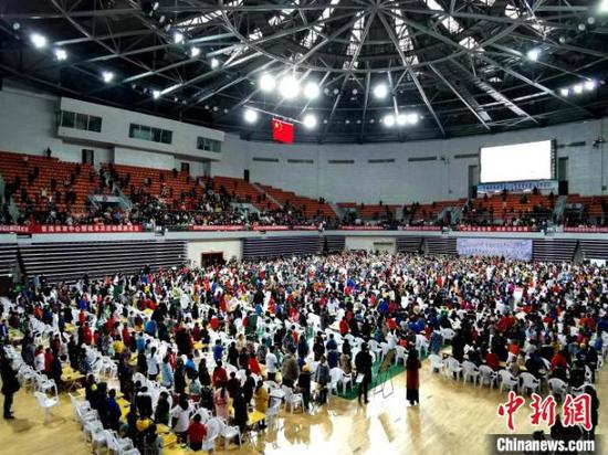 青海省近两千名青少年，同场竞技