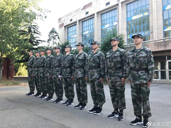郭艾伦更新微博介绍军训生活