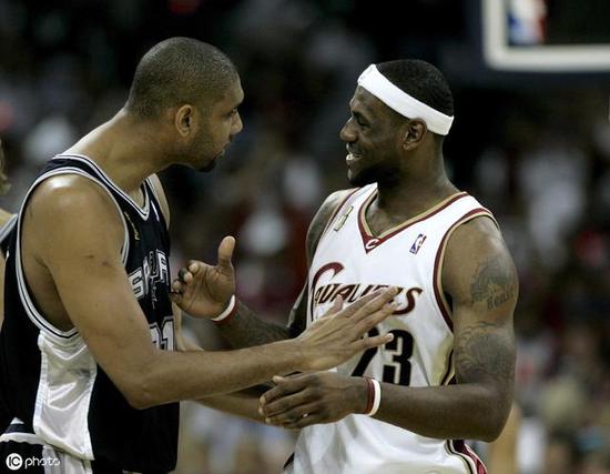 1997年5月18日,邓肯在NBA选秀大会上被圣安东尼奥马刺队以状元签选中。