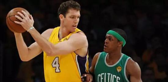 【博狗体育】人类蠕动精华凭啥立足NBA?波波维奇看中他这点