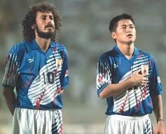日本的归化球员拉莫斯，曾引领日本足球学习巴西风格的技术发展潮流。