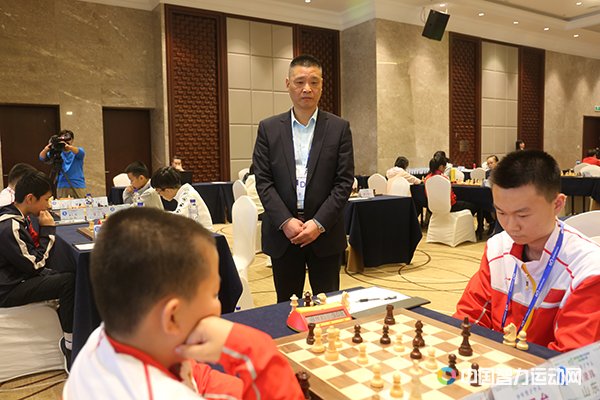 张健关注国际象棋比赛