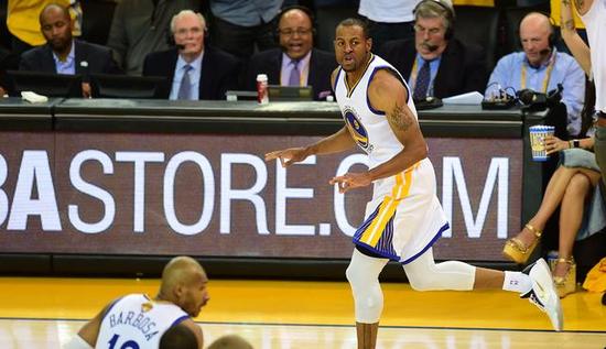 总决赛上的三分神射手们!詹姆斯超越库里,雄踞榜首!