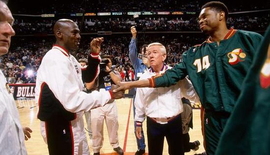 总决赛上的三分神射手们!詹姆斯超越库里,雄踞榜首!