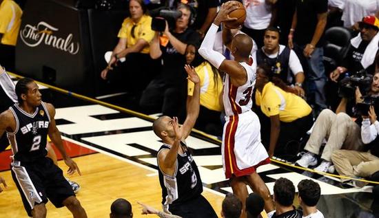 总决赛上的三分神射手们!詹姆斯超越库里,雄踞榜首!