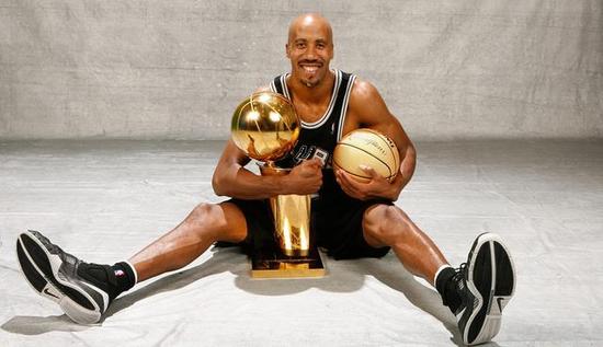 总决赛上的三分神射手们!詹姆斯超越库里,雄踞榜首!