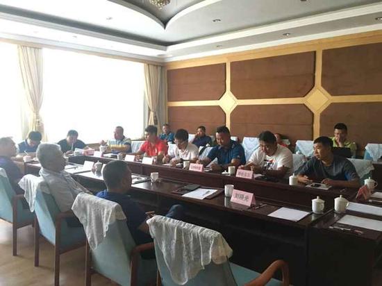 内蒙古足球协会召开蒙超级联赛参赛俱乐部座谈