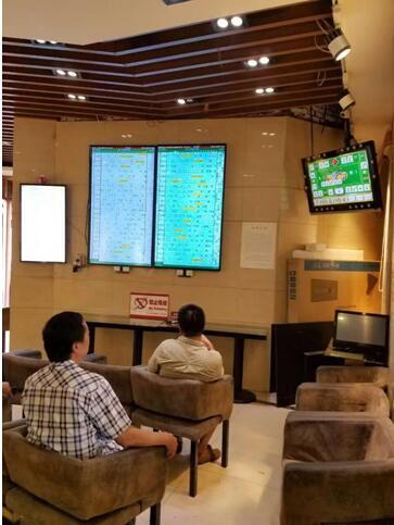 哈尔滨老彩民领双色球860万 过去4年3中二等