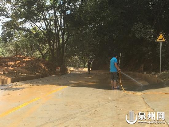 记者体验环湾赛绿色生态赛段 挑战险峻感受美