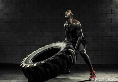 2.03米的身高，却总能像控卫一样全场奔袭。百米速度10.4秒，甚至比1.93米的“闪电侠”韦德还要快。