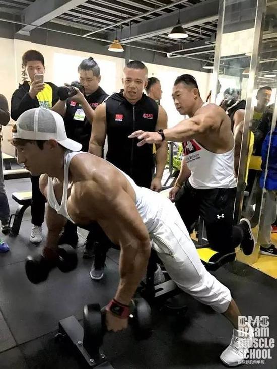 黄哲勋中国行:浅谈中韩健美文化差异