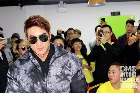 黄哲勋中国行:浅谈中韩健美文化差异_健美