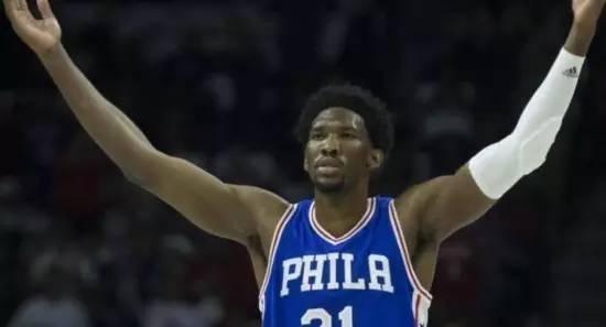 每36分钟场均31分11篮板3盖帽，难怪球迷高呼他为MVP！