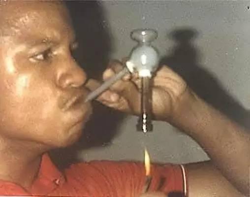 如今，弗老大才僅有39歲，希望他能夠遠(yuǎn)離酗酒、毒品等惡習(xí)，擁有更為健康的退役生活。