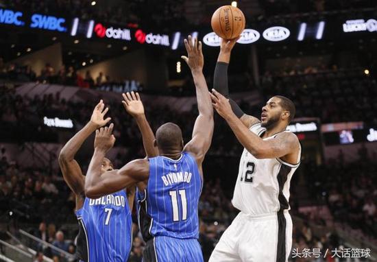 花3000万请了个不会防守的大个子，马刺这回真的亏大了