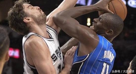 花3000万请了个不会防守的大个子，马刺这回真的亏大了