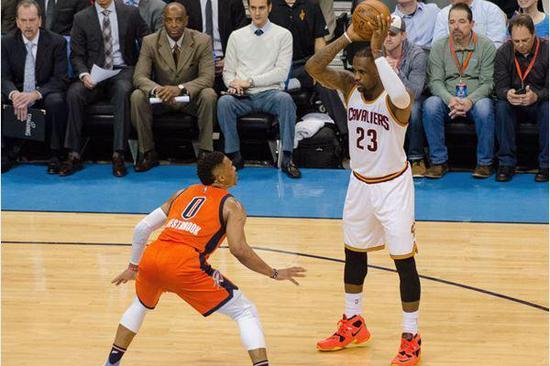 詹姆斯侧面再提他不为数据打球,是否打了威少的脸?