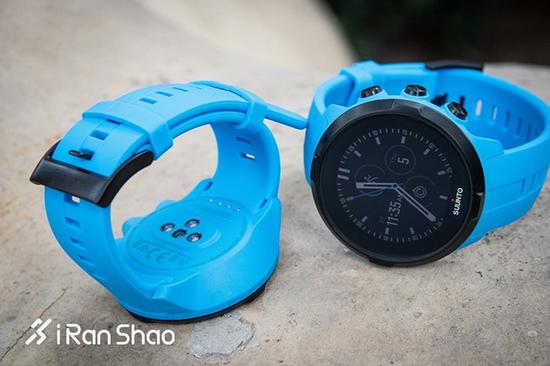 而之前一直不被看好的fitbit在一连串的收购之后，似乎已经走上了回归正轨的道路。