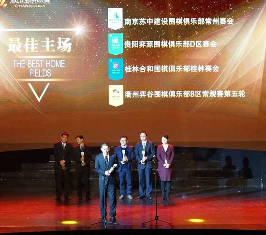 颁奖嘉宾:南宁市政府副市长陈颖(右一),北海市政府副市长朱会东(左一)
