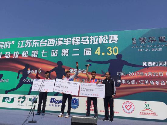 2017东台人口_东台吉乃尔湖图片(3)