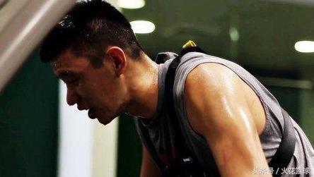 目前,CBA球员最有可能打NBA的就是周琦和丁彦雨航了,希望他们能够留下,并且立足NBA,非常期待。