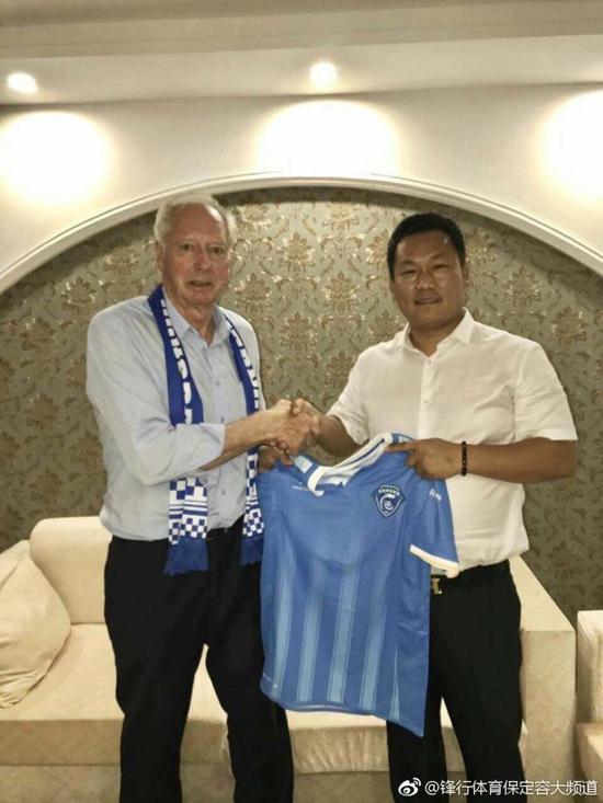 北京时间5月25日，保定容大俱乐部正式宣布与荷兰籍主教练邦弗雷雷签约一年。邦弗雷雷在本赛季的主要目标是带领球队成功保级。