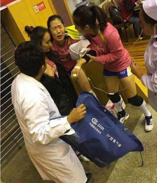 朱婷曾在云南比赛时提前退场，紧急吸氧。