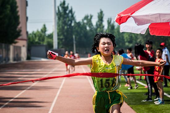 河北省柏乡县，小学生参加跑步比赛。本文图片 视觉中国 资料