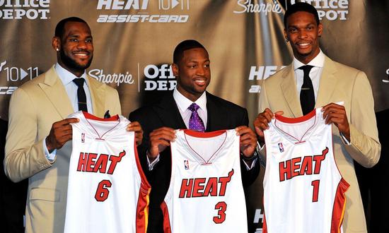 被裁+球衣退役!你只是被击倒没有被击败