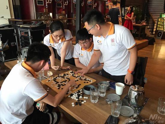 8月5日,宁波疏浅将迎来第二个主场赛事,届时,广大的宁波围棋迷们可千万不要错过现场观战的好机会哦。