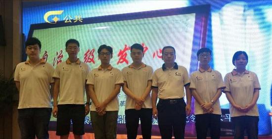 桂林合和队首发的是刚获全运会业余围棋亚军的唐崇哲7段,长沙隐智队以女先锋叶桂五段对决。