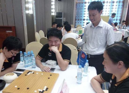陈扬慎重考虑后决定反击,令54军以下各部与黑军展开对攻。