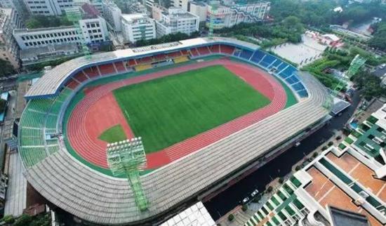广东省人民体育场，又称为东较场，地处广州市中心。富力本赛季之初的主场。