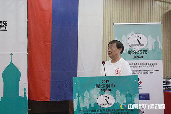 裁判长马云光宣布比赛成绩
