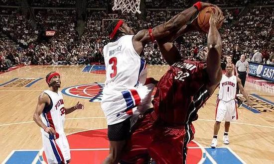 NBA推举第一人!天生神力曾将奥尼尔一掌帽翻