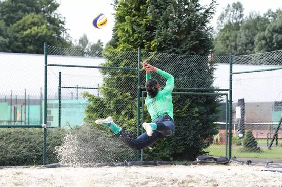 国安拉练施密特奖励队员:乡间骑车+沙滩排球赛