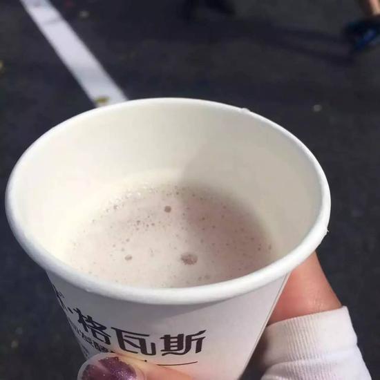 来,朋友,休息下,干杯