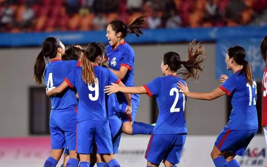 全运会上海女足两连胜 赵丽娜人气高被合围_