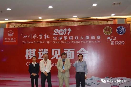 泽维尔（左三）、陈家锡（左一）