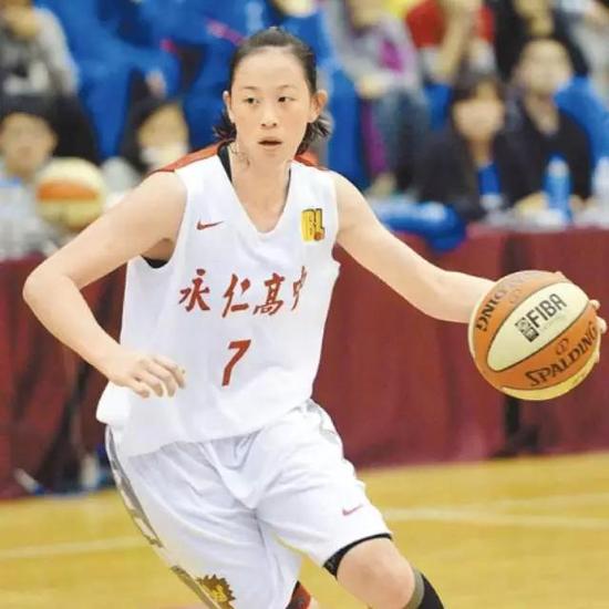 她说,“尽管我比其他人多念1年高中,有时看到同届的人都上大学了,内心难免怪怪的,但我不后悔,这是我自己要走的路。”