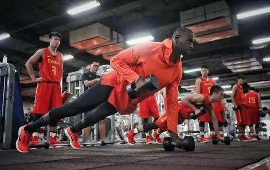 和NBA球员对抗什么感觉 看完这些让你怀疑人生