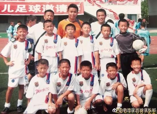 申思祁宏出狱就去看他们 如今成为上海足球骄