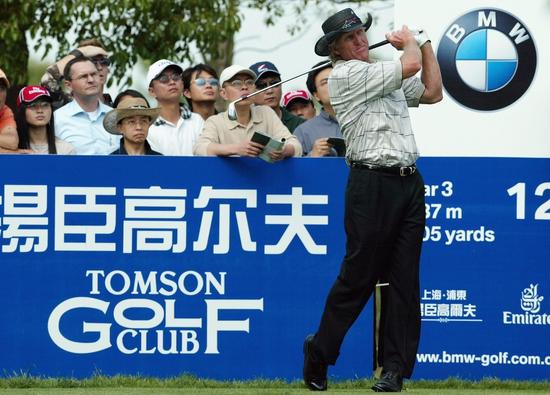 2004年,诺曼在上海参加当年的宝马亚洲公开赛。