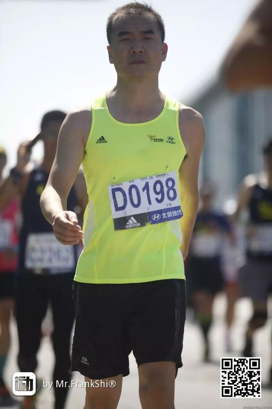 在北京长跑节上同样使用M08297的选手，在北马中与之前那个同伴继续一起套牌。